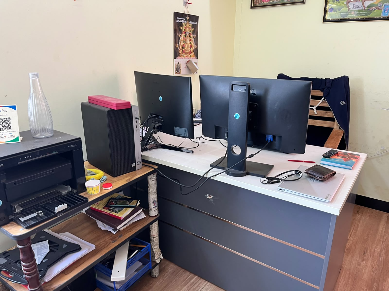 A FUEiNT desk